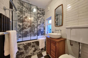 Lovely 1 bed victorian ground flat, LONDON, 10mins to Brentford Station & Highstreet